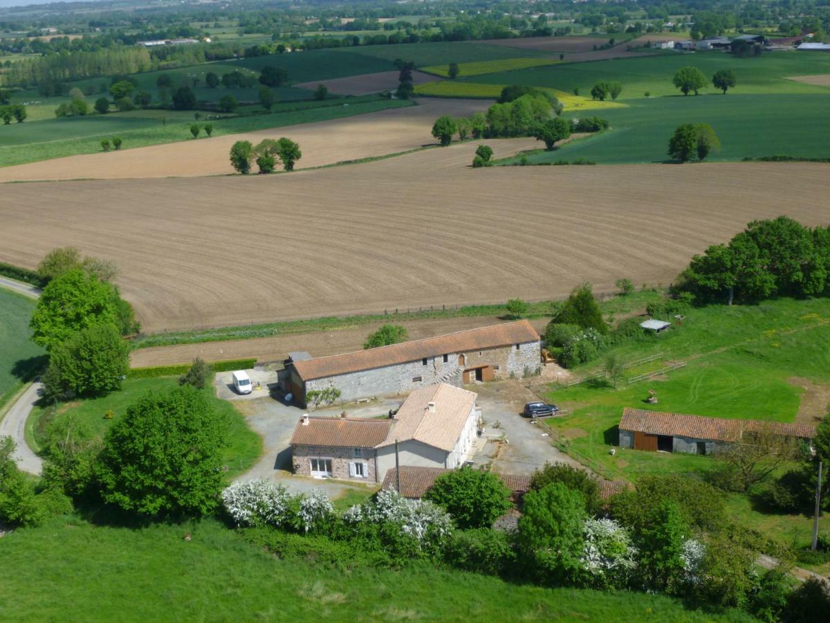 Отель Aux Charmes D'Antan La Pommeraie-sur-Sevre Экстерьер фото