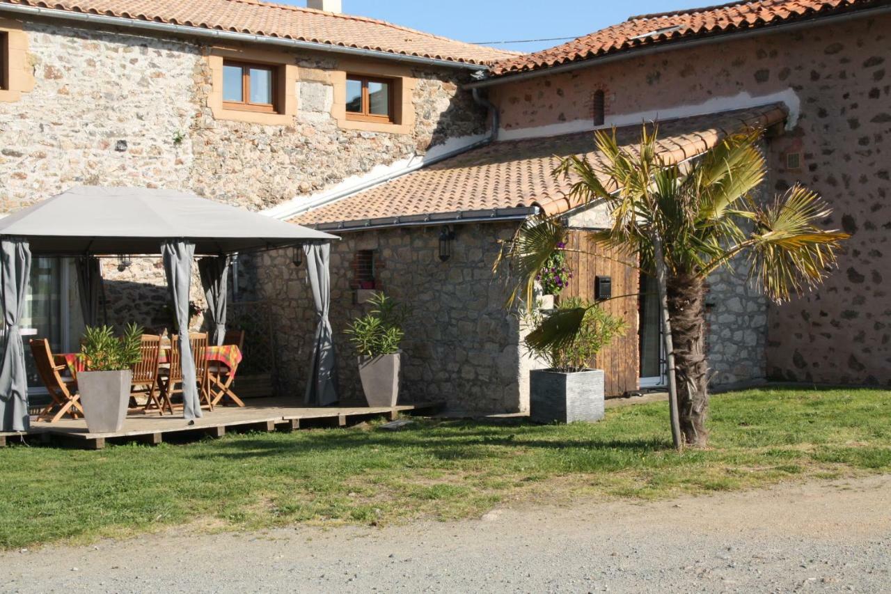 Отель Aux Charmes D'Antan La Pommeraie-sur-Sevre Экстерьер фото