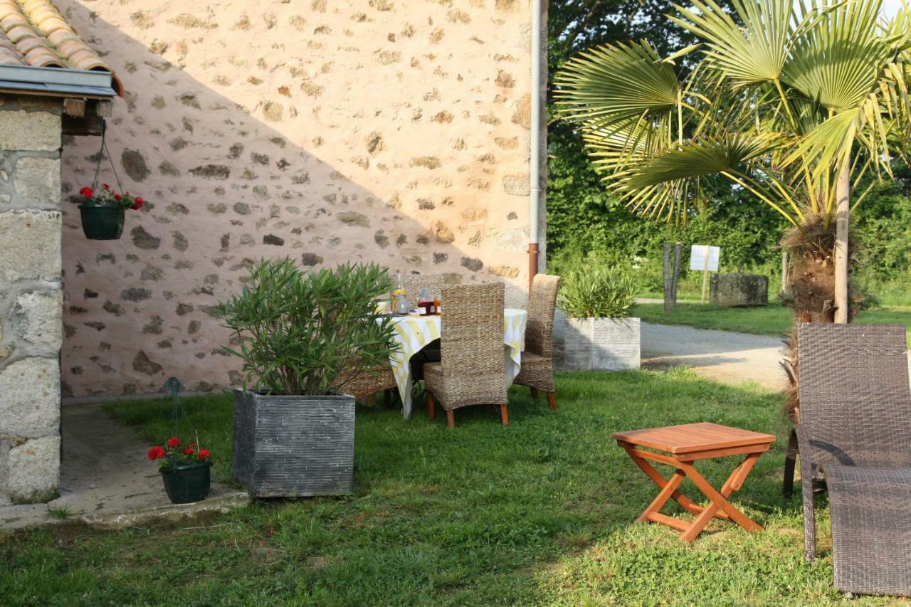 Отель Aux Charmes D'Antan La Pommeraie-sur-Sevre Экстерьер фото
