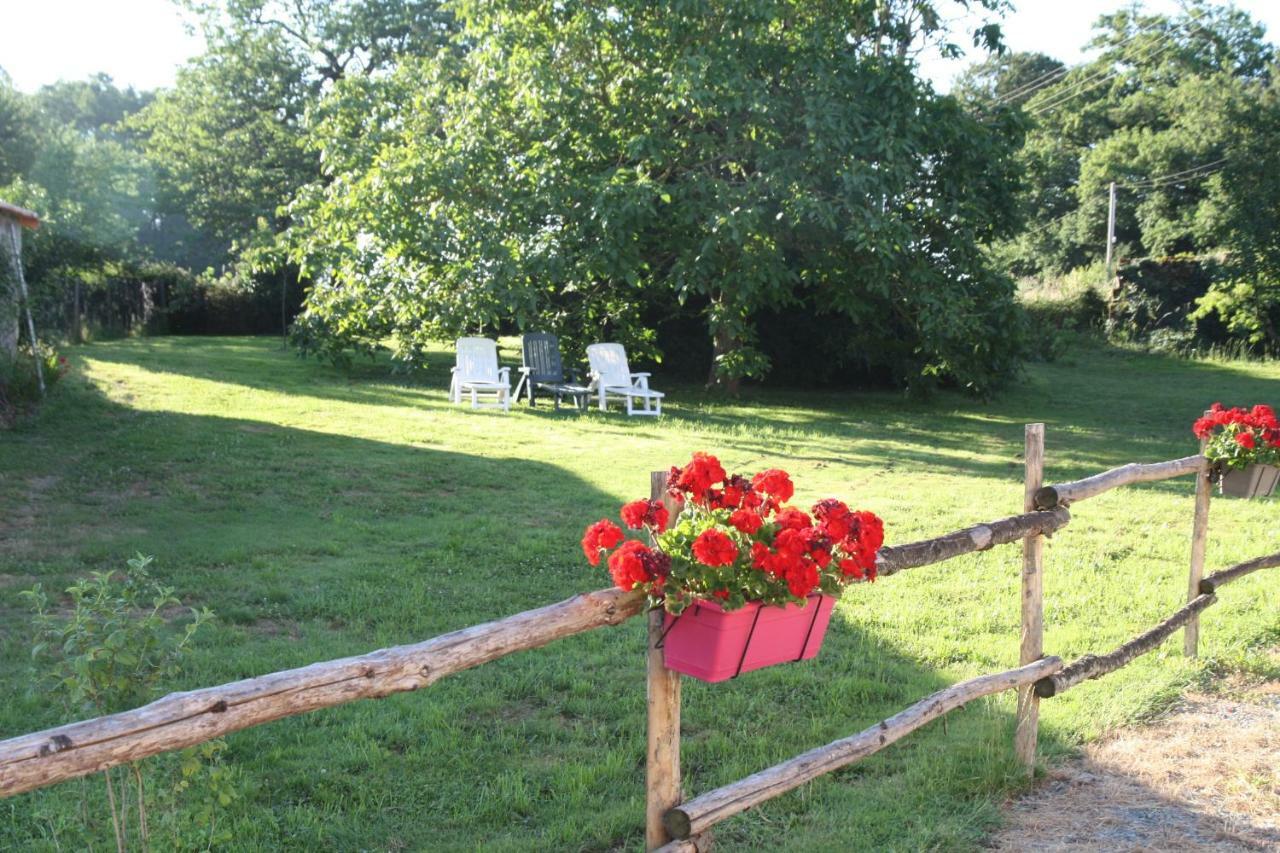 Отель Aux Charmes D'Antan La Pommeraie-sur-Sevre Экстерьер фото